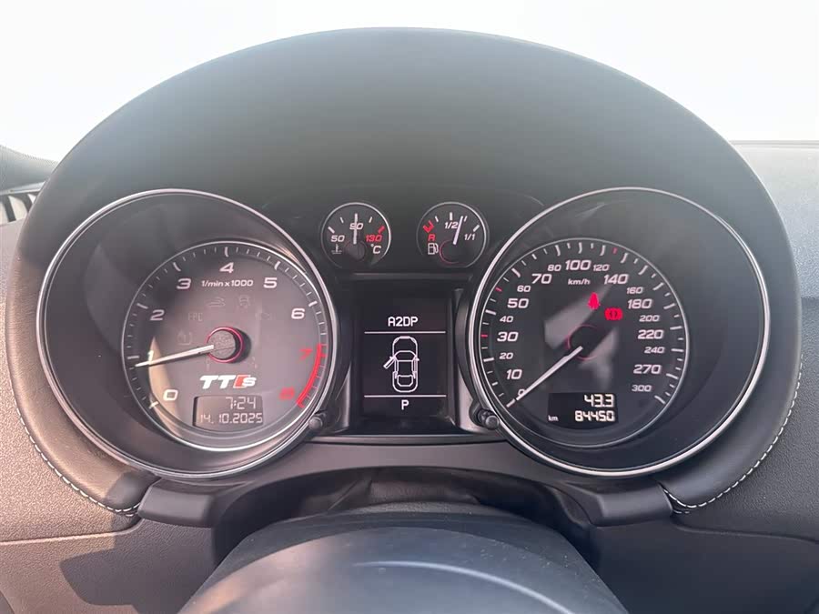 Audi TTS 2011 car image #11