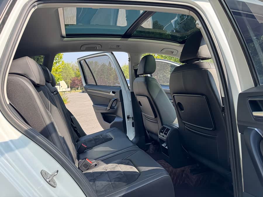 Volkswagen Golf Sportsvan 2018 car image #11