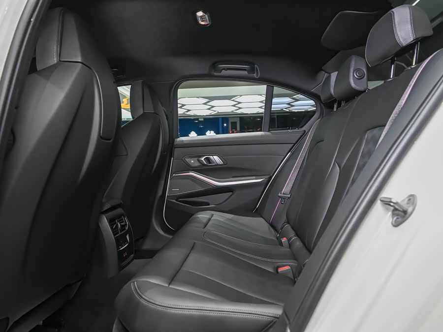 BMW M3 2025 изображение автомобиля #11