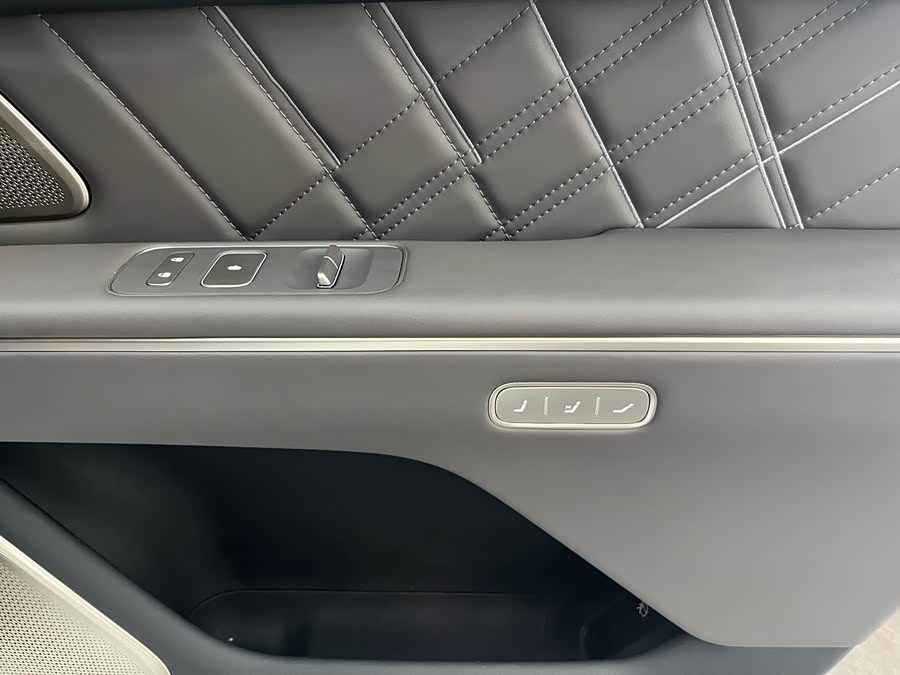 NIO ET9 2024 car image #11