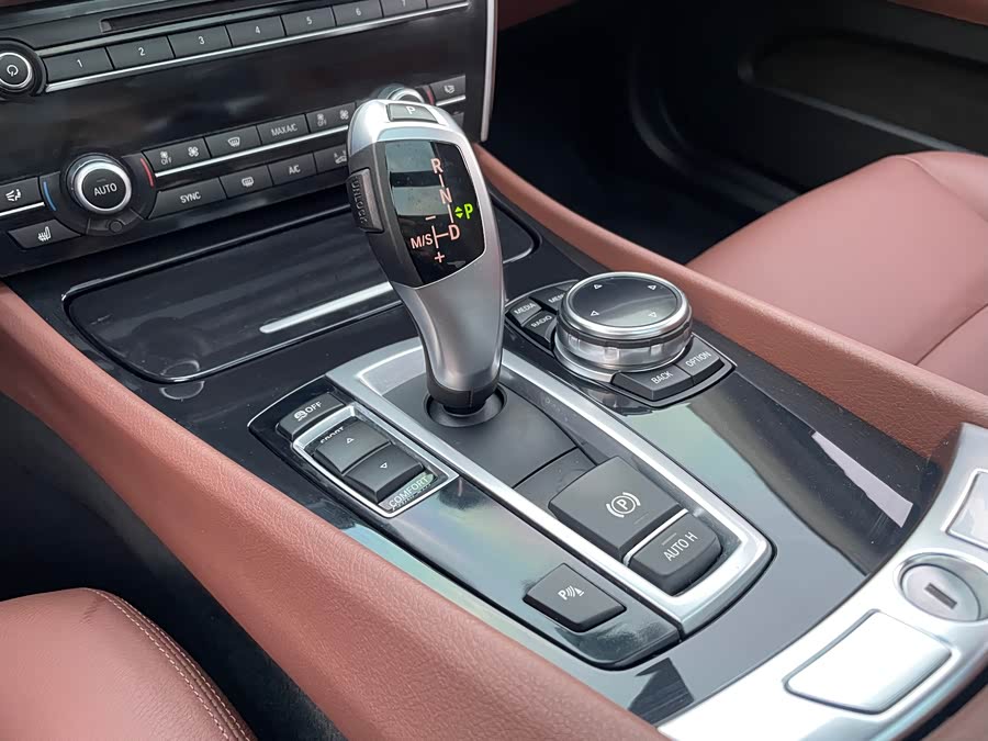 BMW 5 Series GT 2015 #11 BMW 5 Series GT 2015 image de voiture #11