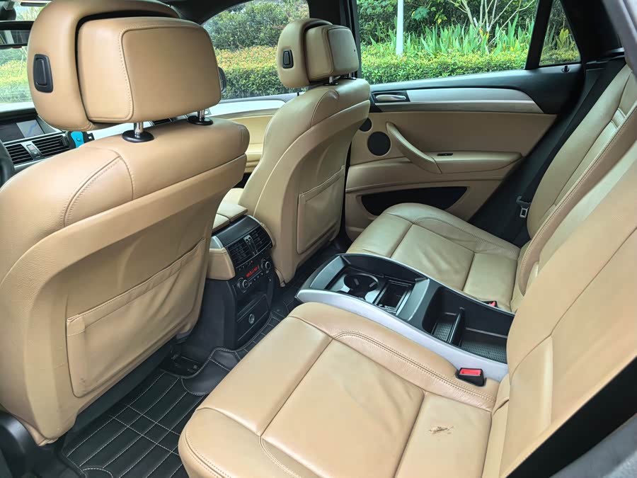 BMW X6 M 2011 car image #11