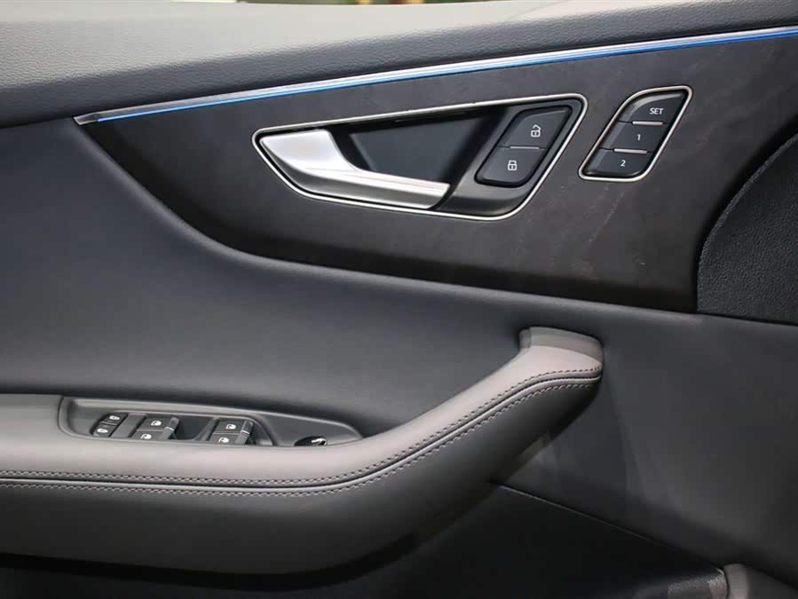 Audi Q8 2023 #11 Audi Q8 2023 car image #11