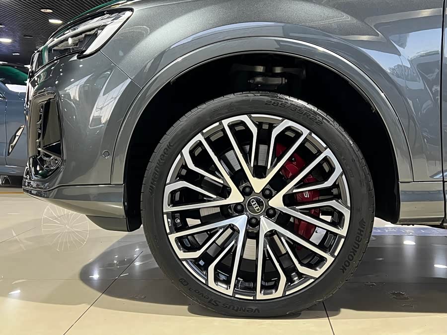 Audi SQ7 2024 car image #11