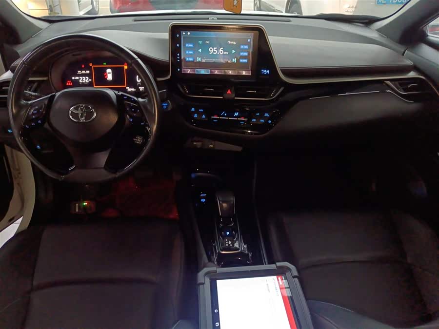 Toyota C-HR EV 2020 immagine di auto #11