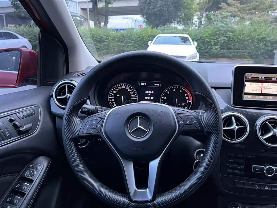 Mercedes-Benz B Class 2013 car image #11