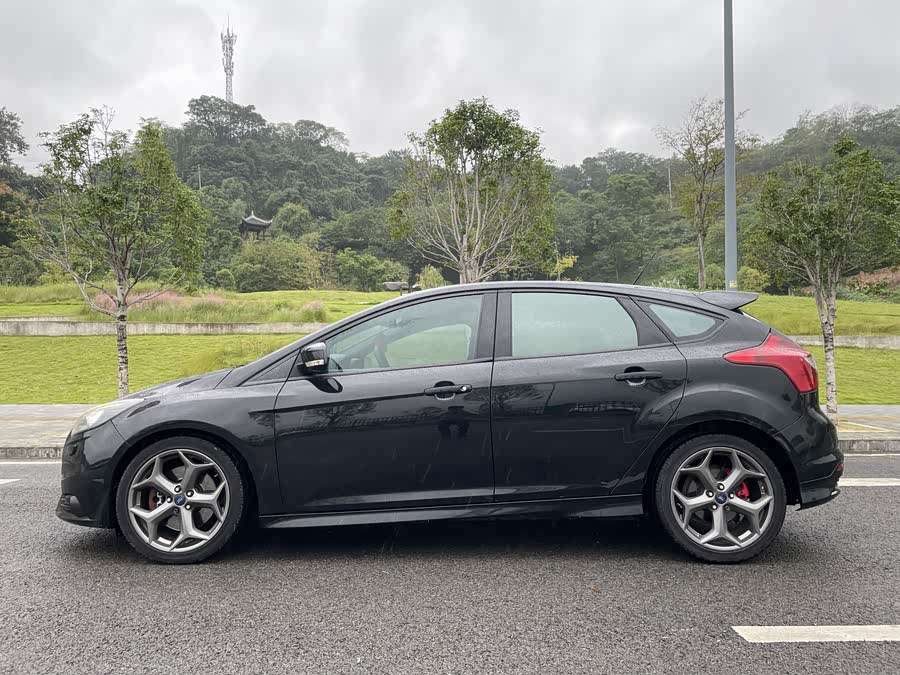 Ford Focus (Imported) 2013 car image #11