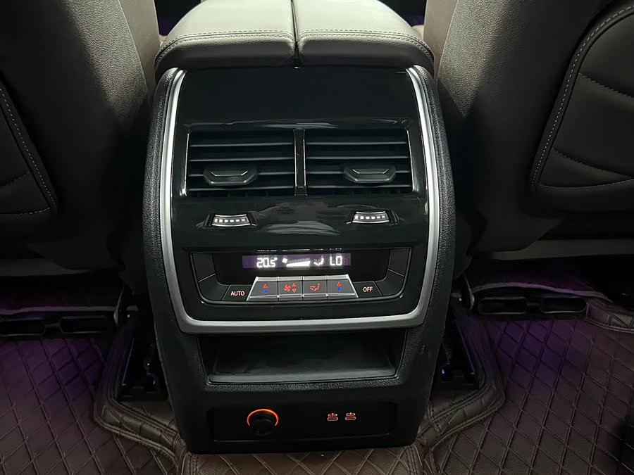 BMW X5 2023 immagine di auto #11