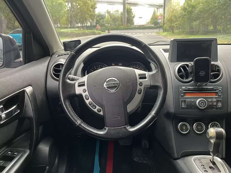 Nissan Qashqai 2012 car image #11