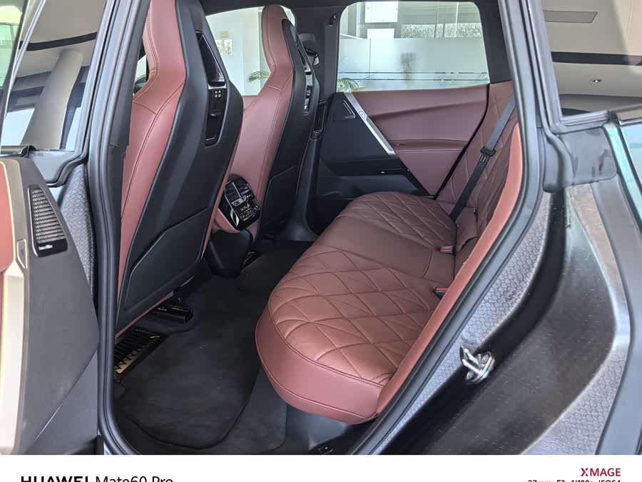 BMW iX M60 2024 car image #11