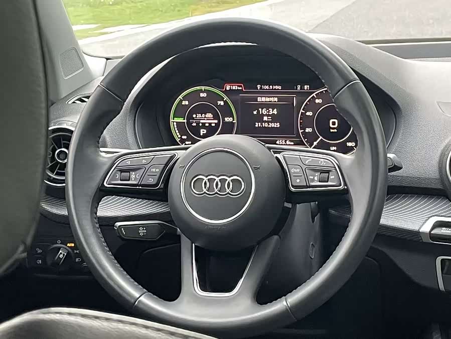 Audi Q2L e-tron 2020 صورة سيارة #11