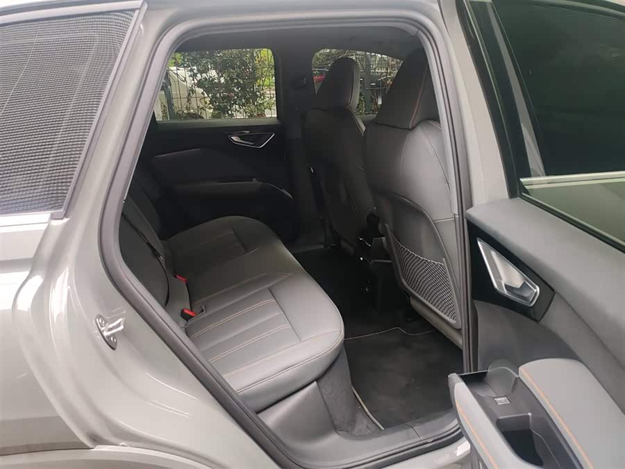 Audi Q4 e-tron 2024 صورة سيارة #11