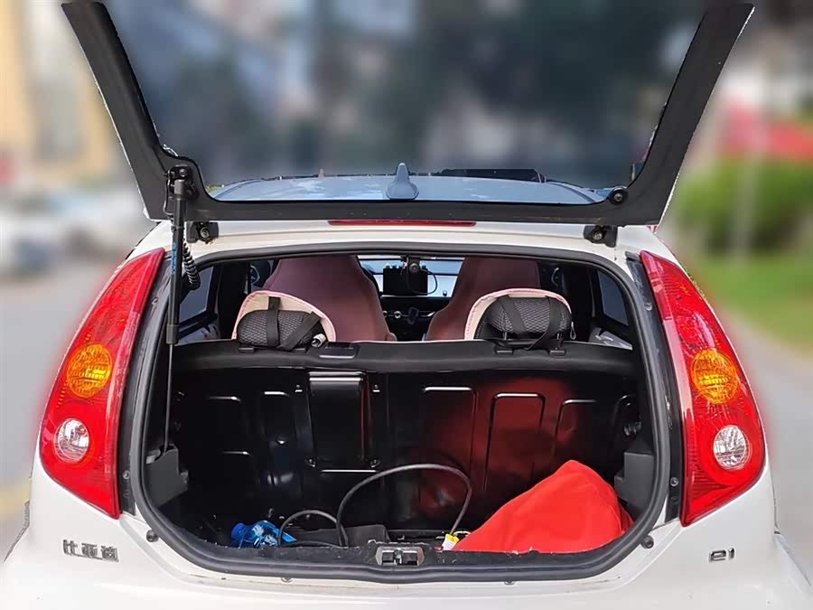 BYD e1 2020 car image #11