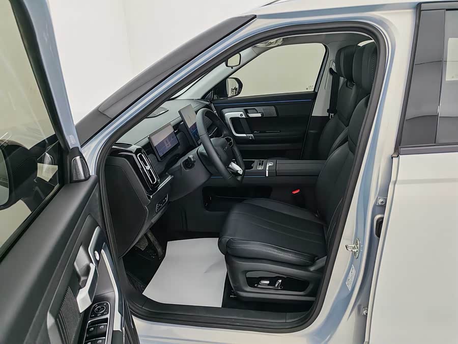 Chery Exploration 06 C-DM 2024 #11 Chery Exploration 06 C-DM 2024 car image #11