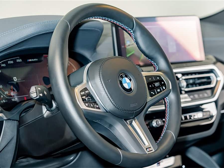 BMW X4 M40i 2024 car image #11