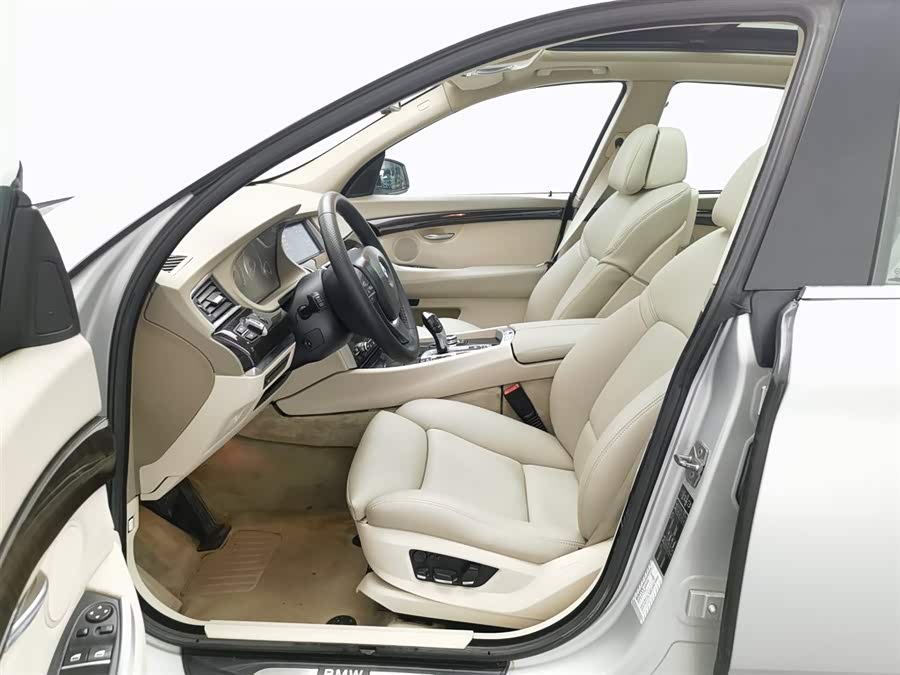 BMW 5 Series GT 2017 immagine di auto #11