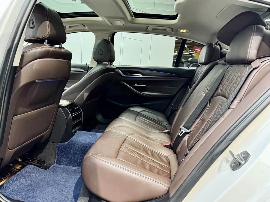 BMW 5 Series New Energy 2019 #11 BMW 5 Series New Energy 2019 car image #11