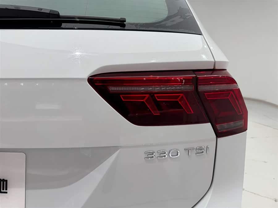 Volkswagen Tiguan L 2024 car image #11