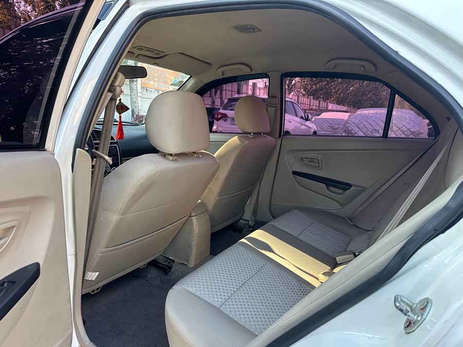 Soueast V3 Lingyue 2016 car image #11