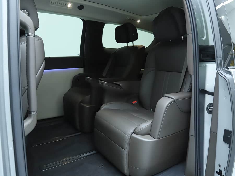 理想汽车 理想MEGA 2024 汽车图片 #11