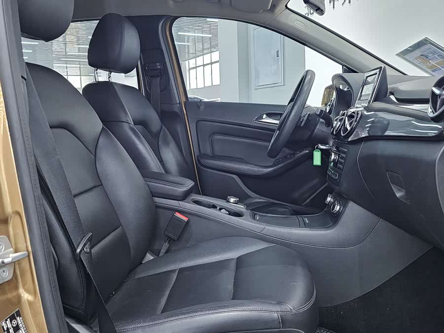 Mercedes-Benz B Class 2013 car image #11