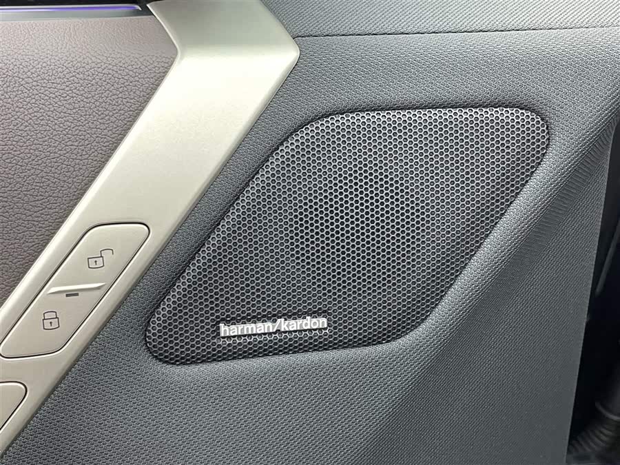 BMW iX 2025 #11 BMW iX 2025 car image #11