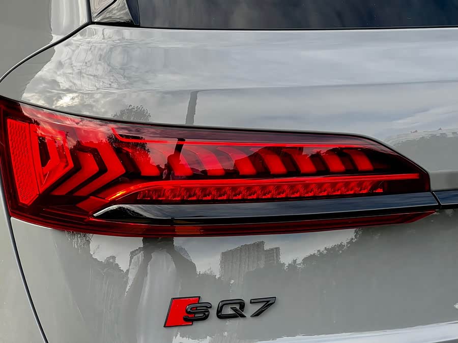 Audi SQ7 2024 immagine di auto #11