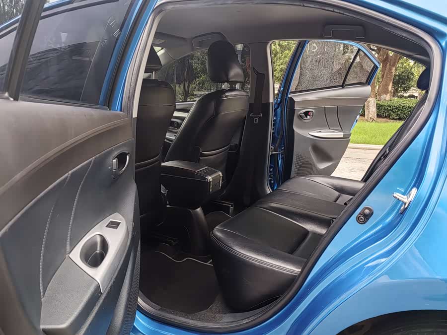 Toyota Vios 2015 изображение автомобиля #11