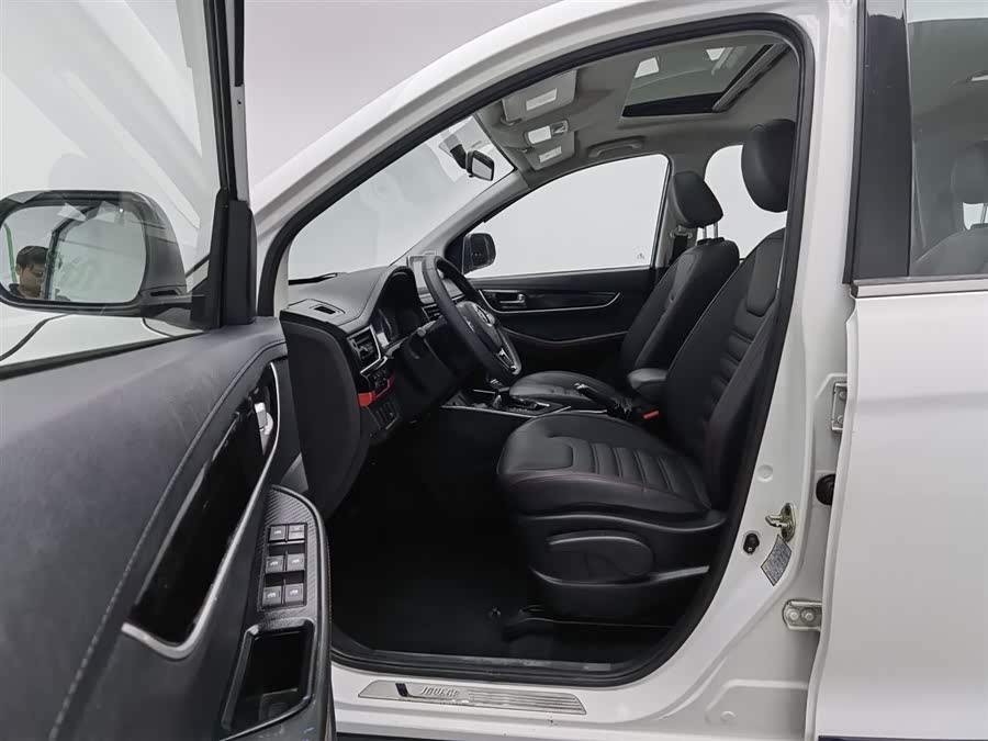 Forthing SX6 2018 car image #11