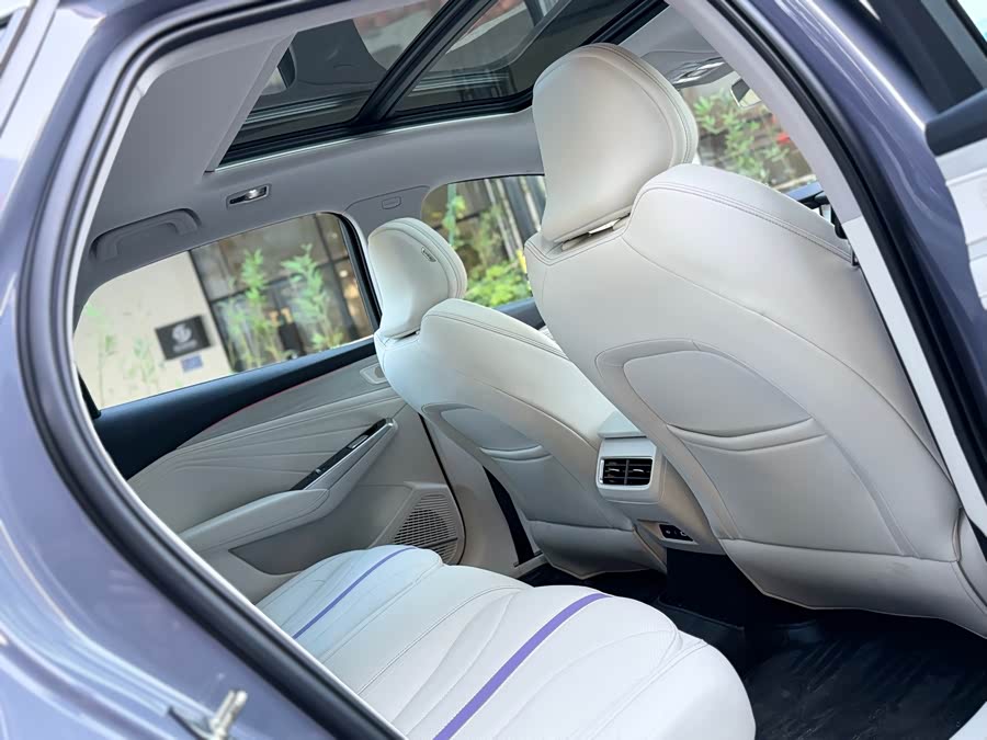 GEELY 2023 #11 GEELY 2023 car image #11