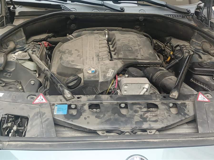 BMW 5 Series GT 2010 immagine di auto #11