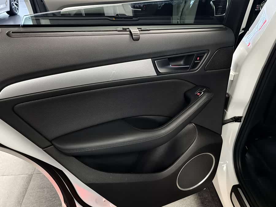 Audi Q5 (Imported) 2016 car image #11