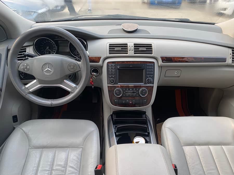 Mercedes-Benz R Class 2009 car image #11