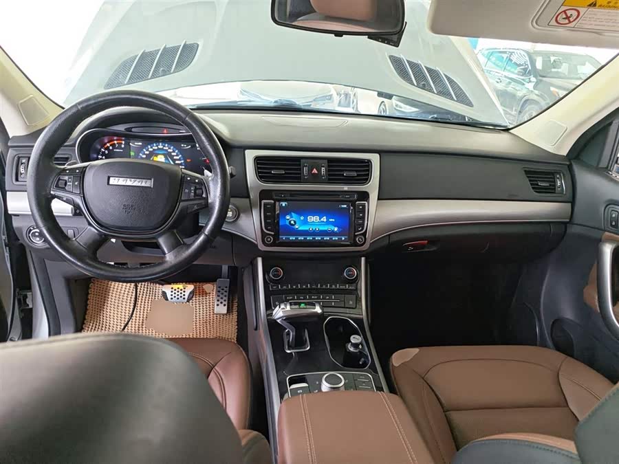 Haval H8 2017 car image #11