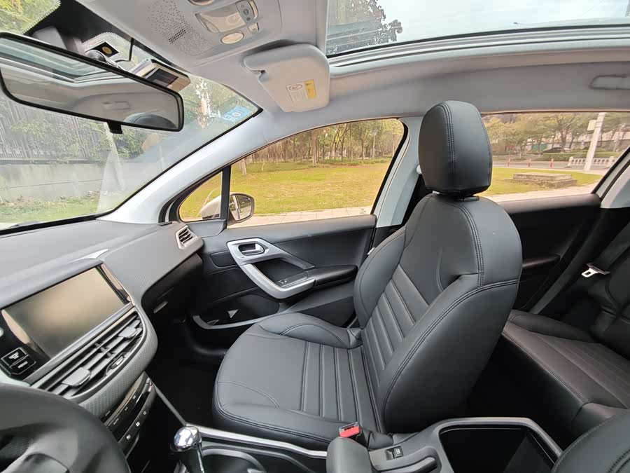 Peugeot 2008 2016 car image #11