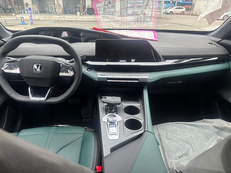 Changan UNI-V iDD 2025 #11 Changan UNI-V iDD 2025 car image #11