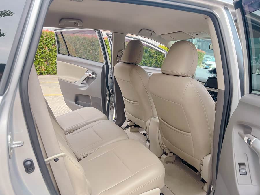 Toyota Reiz 2011 car image #11