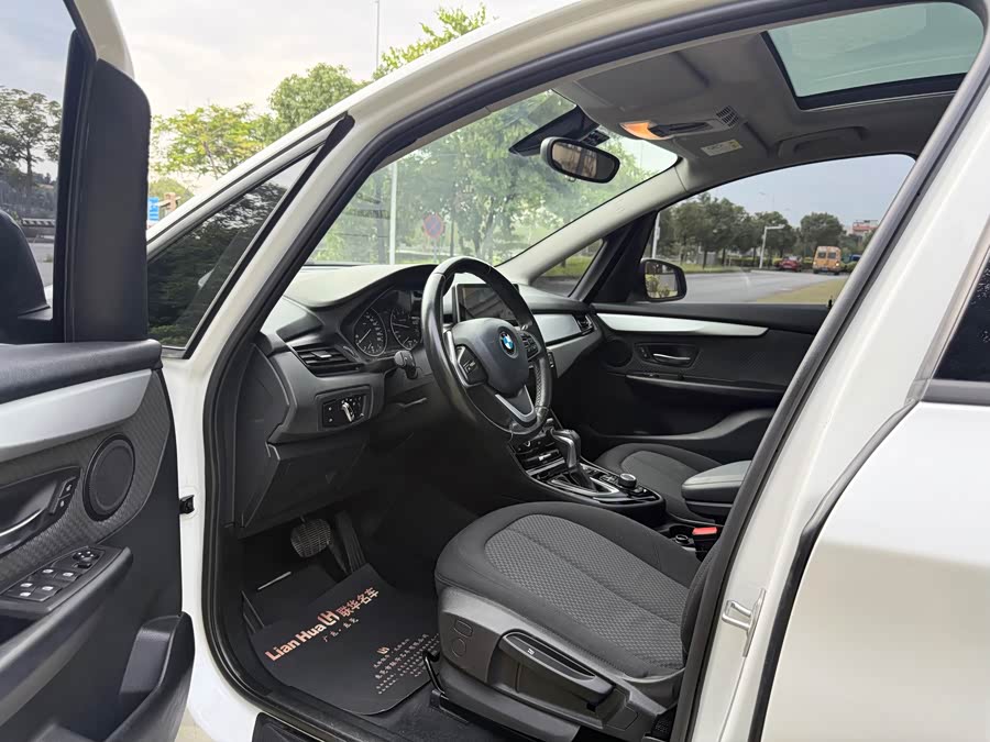 BMW 2 Series Gran Tourer 2016 immagine di auto #11