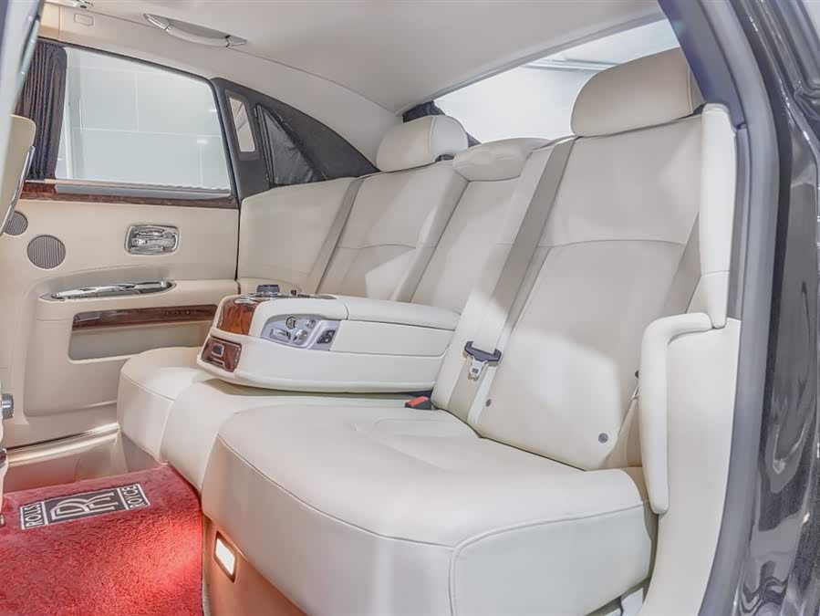 劳斯莱斯 古思特 2010 汽车图片 #11