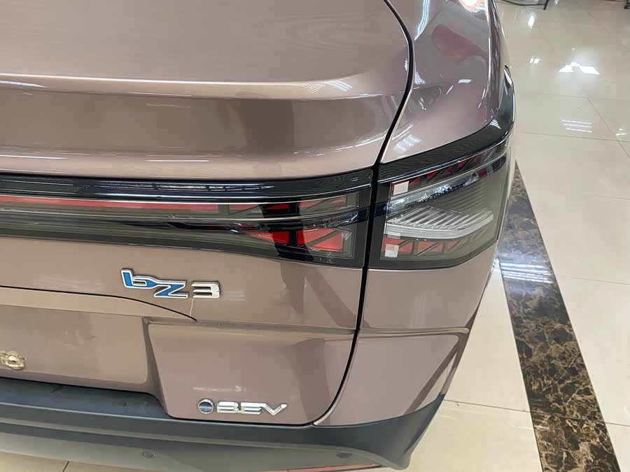 BYD e1 2023 car image #11