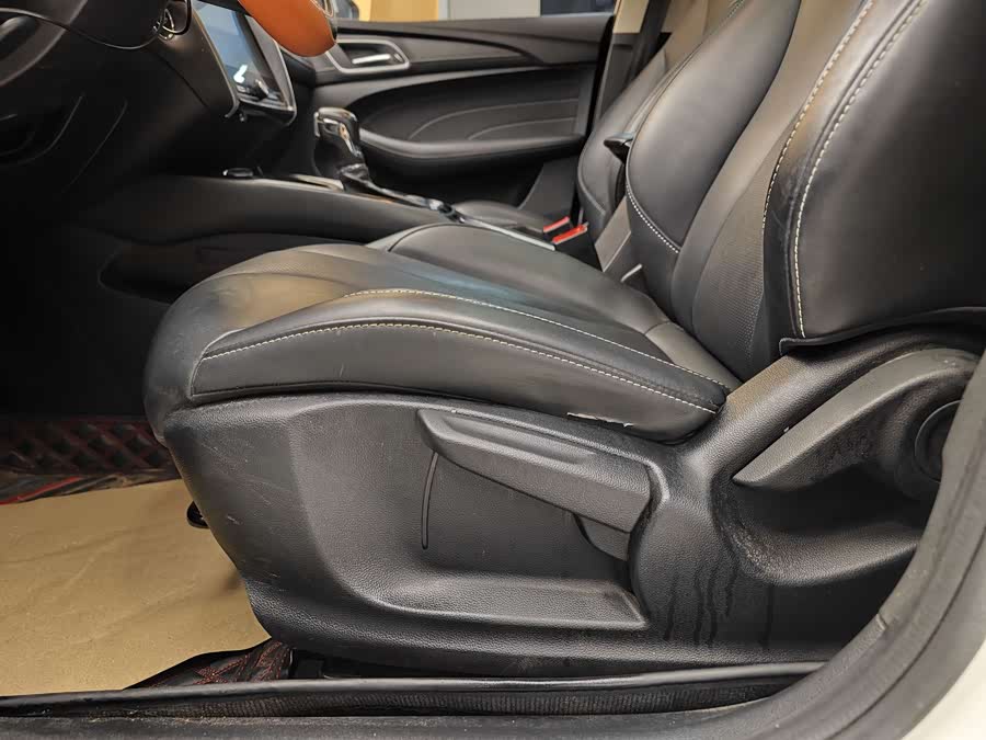 Roewe i5 2020 car image #11