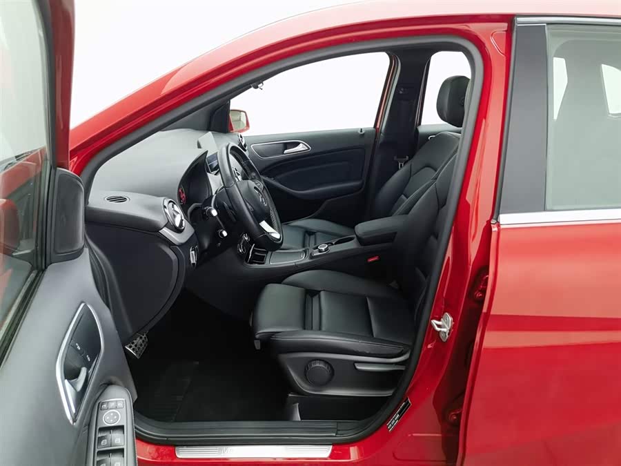 Mercedes-Benz B Class 2017 car image #11