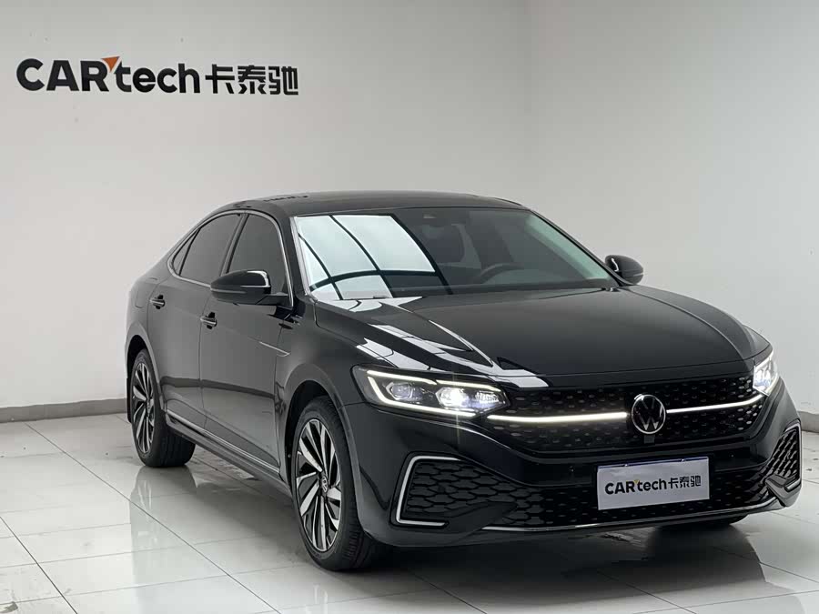 Volkswagen Passat 2022 car image #11