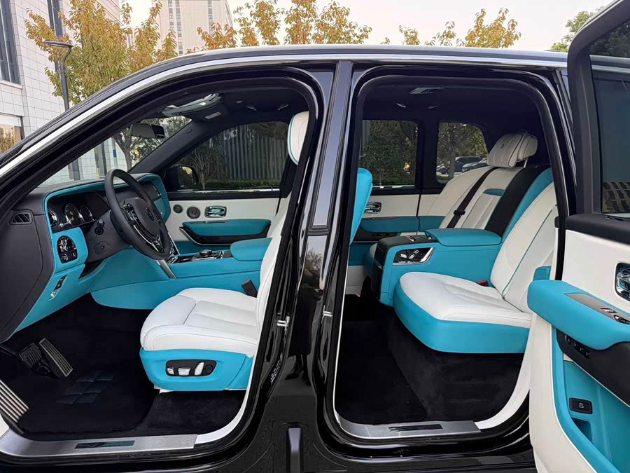 Rolls-Royce Cullinan 2023 car image #11