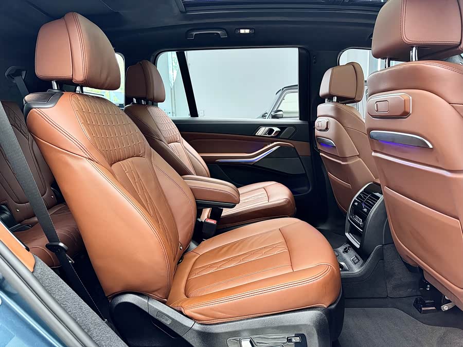 BMW X7 2023 immagine di auto #11