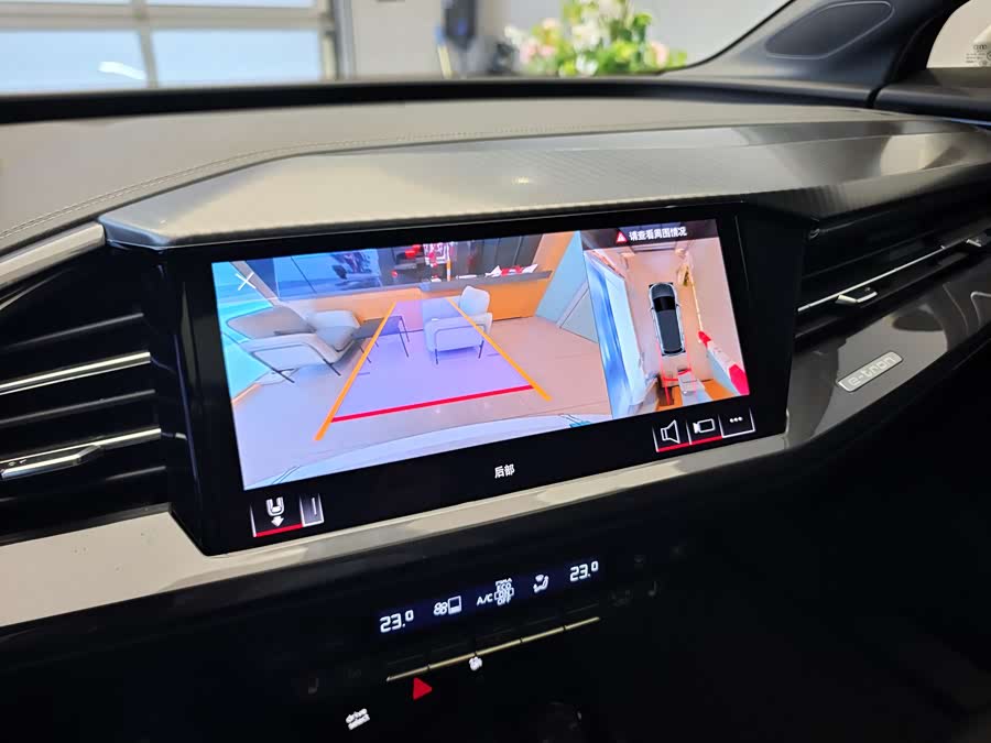 Audi Q4 e-tron 2025 immagine di auto #11