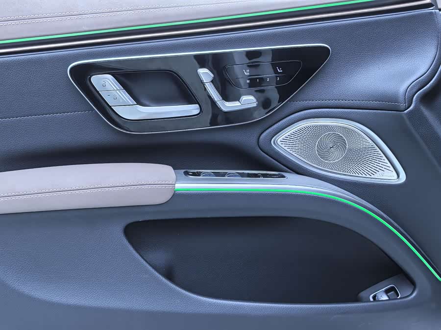 Mercedes-Benz EQS Class 2023 car image #11