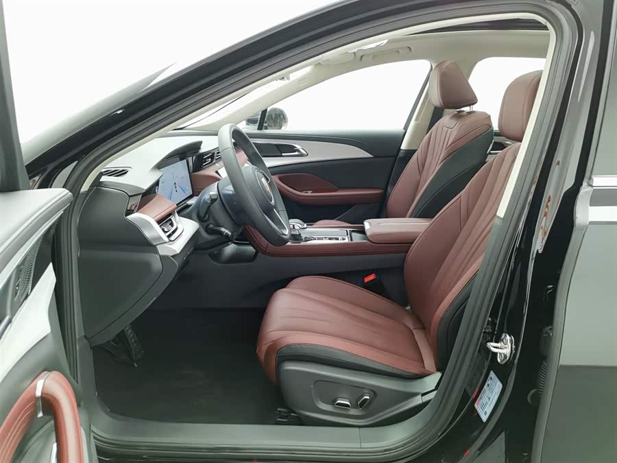 HongQi H5 PHEV 2025 #11 HongQi H5 PHEV 2025 car image #11