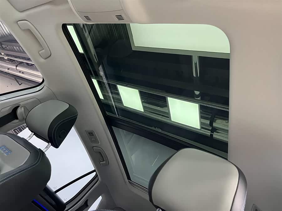 Volkswagen Tayron GTE 2022 car image #11