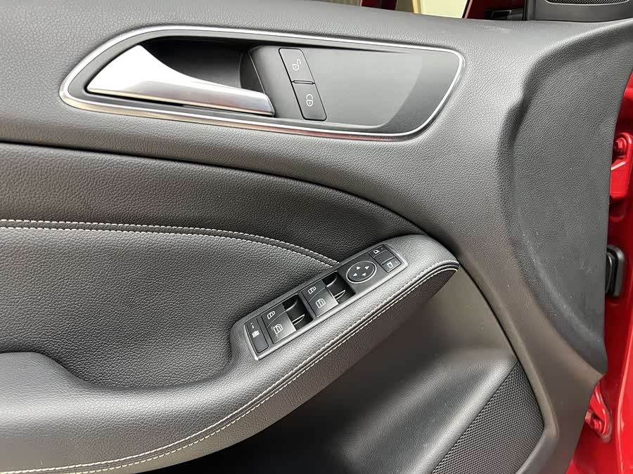 Mercedes-Benz B Class 2017 car image #11